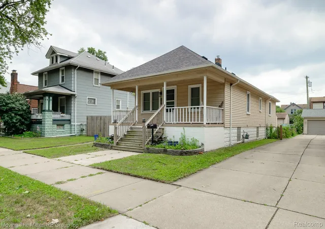Photo 3 of Single family home for sale at 567 Superior Blvd, Wyandotte, MI 48192 | MLS# 20261058512 | Listing updated on 2026-07-31
