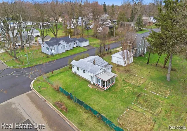 Photo 1 of Single family home for sale at 18318 Deering St, Livonia, MI 48152 | MLS# 20261058523 | Listing updated on 2026-09-18