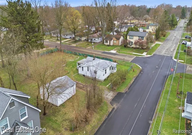 Photo 2 of Single family home for sale at 18318 Deering St, Livonia, MI 48152 | MLS# 20261058523 | Listing updated on 2026-09-18