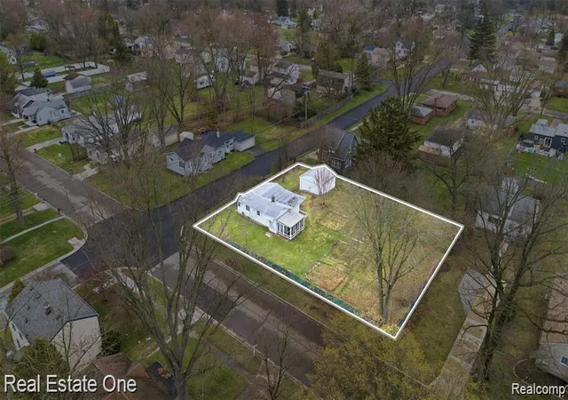 Photo 3 of Single family home for sale at 18318 Deering St, Livonia, MI 48152 | MLS# 20261058523 | Listing updated on 2026-09-18