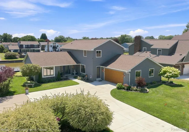 3rd image of 2900 Woodstock Cir, Port Huron, MI 48060 | MLS# 20261058527
