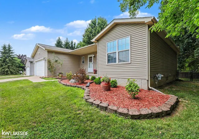 Photo 3 of Single family home for sale at 593 Allison Dr, Almont, MI 48003 | MLS# 58050216385 | Listing updated on 2026-07-30