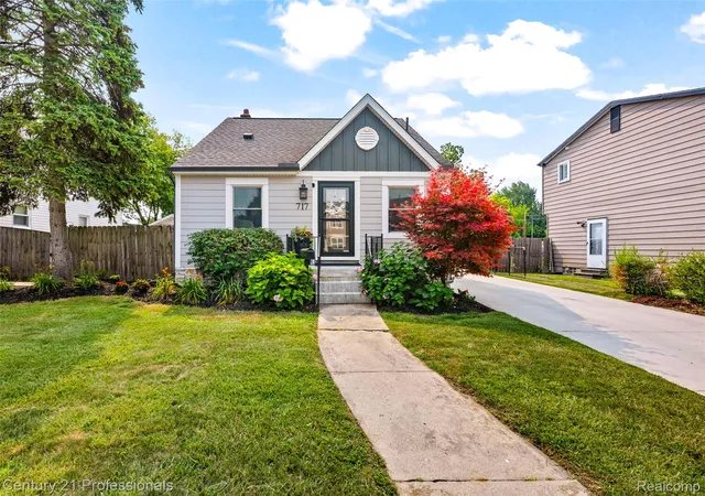 Photo 1 of Sale Pending at 717 Cherry Ave, Royal Oak, MI 48073 | MLS# 20261058539 | Listing updated on 2026-08-15