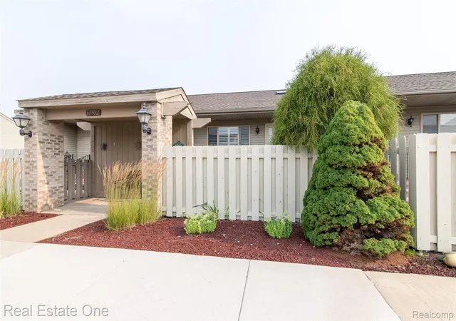 Photo 3 of Condo for sale at 61702 Williamsburg Dr #2, South Lyon, MI 48178 | MLS# 20261058544 | Listing updated on 2026-09-14
