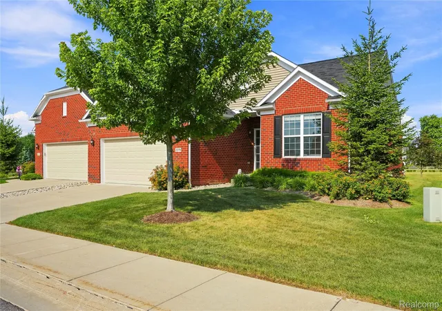Listing Photo 4 - Condo for sale in building located at 2279 Monte Vis Ct, Lake Orion, MI 48360