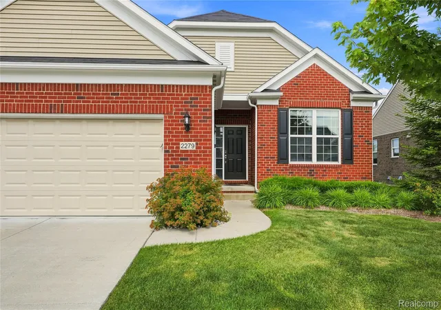 Listing Photo 5 - Condo for sale in building located at 2279 Monte Vis Ct, Lake Orion, MI 48360