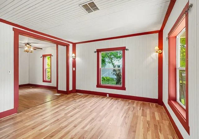 Photo 3 of Single family home for sale at 512 S Kinney Ave, Mount Pleasant, MI 48858 | MLS# 79080071594 | Listing updated on 2026-09-15