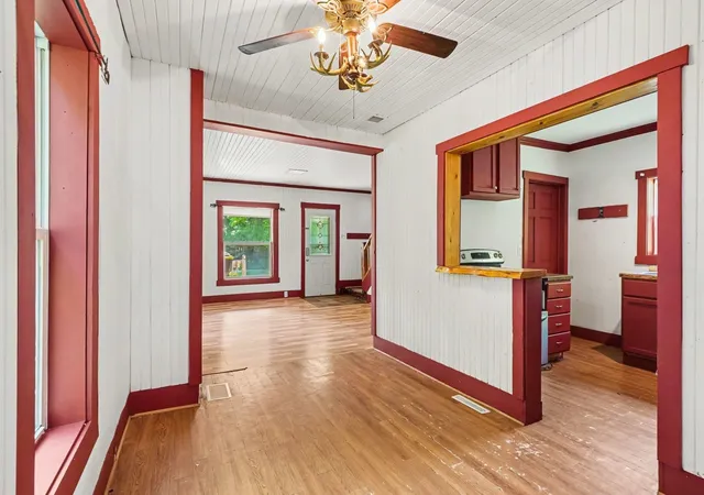 Photo 4 of Single family home for sale at 512 S Kinney Ave, Mount Pleasant, MI 48858 | MLS# 79080071594 | Listing updated on 2026-09-15