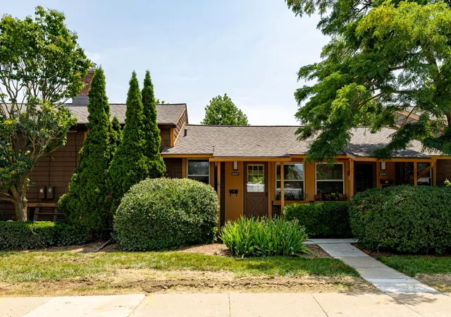 Photo 3 of Condo for sale at 2307 Pittsfield Blvd, Ann Arbor, MI 48104 | MLS# 81026038850 | Listing updated on 2026-08-04