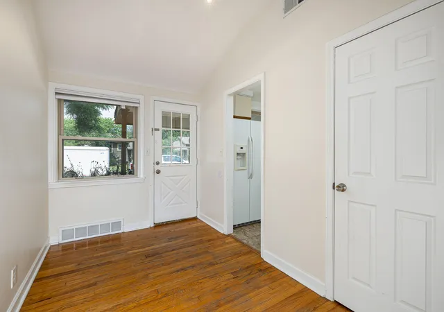 Photo 4 of Condo for sale at 2307 Pittsfield Blvd, Ann Arbor, MI 48104 | MLS# 81026038850 | Listing updated on 2026-08-04