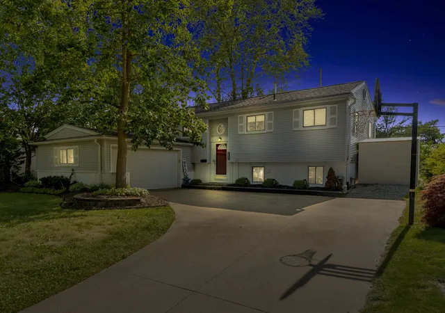 Photo 1 of Sale Pending at 21009 Robinwood St, Farmington, MI 48336 | MLS# 81026038852 | Listing updated on 2026-09-02