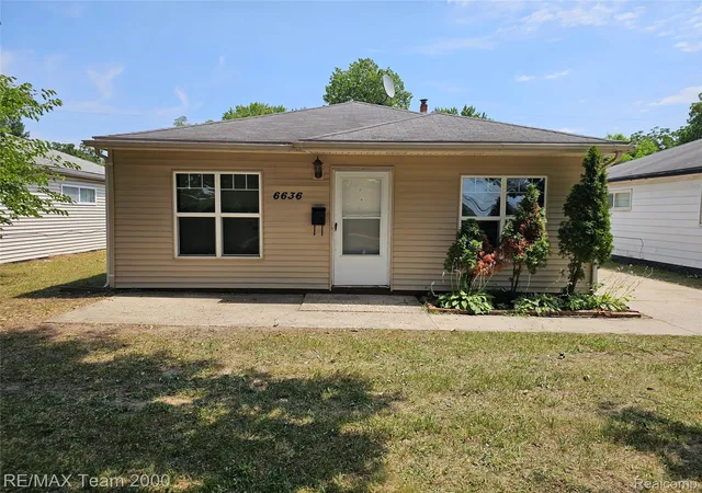 Photo 1 of Single family home for sale at 6636 N Waverly St, Dearborn Heights, MI 48127 | MLS# 20261058555 | Listing updated on 2026-08-18