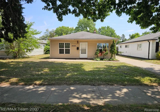 Photo 2 of Single family home for sale at 6636 N Waverly St, Dearborn Heights, MI 48127 | MLS# 20261058555 | Listing updated on 2026-08-18