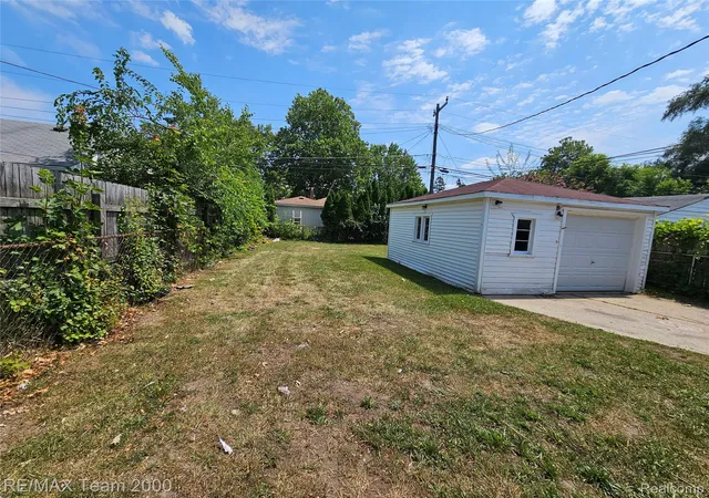 Photo 4 of Single family home for sale at 6636 N Waverly St, Dearborn Heights, MI 48127 | MLS# 20261058555 | Listing updated on 2026-08-18