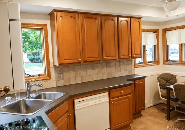 Photo 3 of Single family home for sale at 18625 Shadyside St, Livonia, MI 48152 | MLS# 20261058557 | Listing updated on 2026-09-20