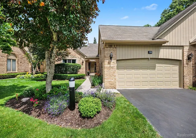 Photo 2 of Condo for sale at 2202 Elm Cir, Shelby Township, MI 48316 | MLS# 20261058562 | Listing updated on 2026-08-04
