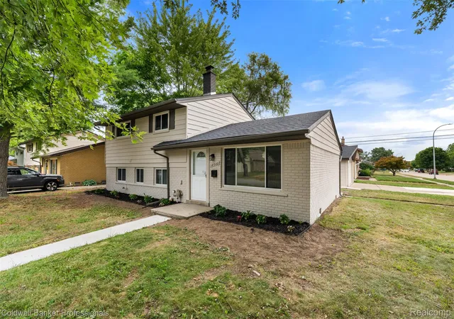 3rd image of 18300 Melvin St, Livonia, MI 48152 | MLS# 20261058560