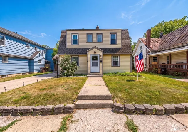 Photo 1 of Single family home for sale at 711 Harrison St, Monroe, MI 48161 | MLS# 57050216390 | Listing updated on 2026-08-20