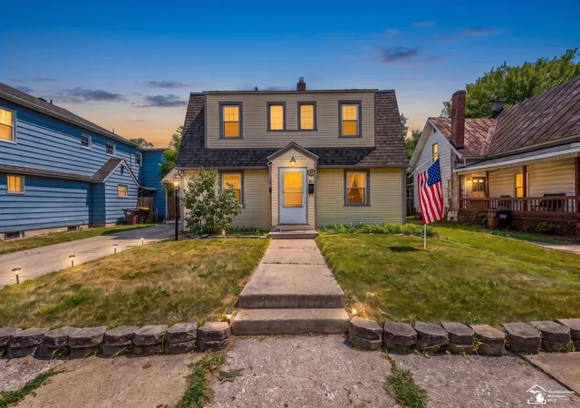Photo 2 of Single family home for sale at 711 Harrison St, Monroe, MI 48161 | MLS# 57050216390 | Listing updated on 2026-08-20