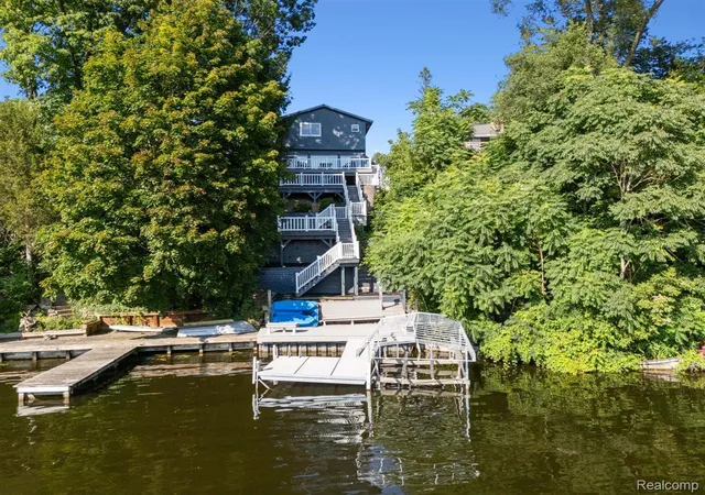 Photo 1 of Single family home for sale at 11356 Riverbank Ln, Pinckney, MI 48169 | MLS# 20261058570 | Listing updated on 2026-08-23