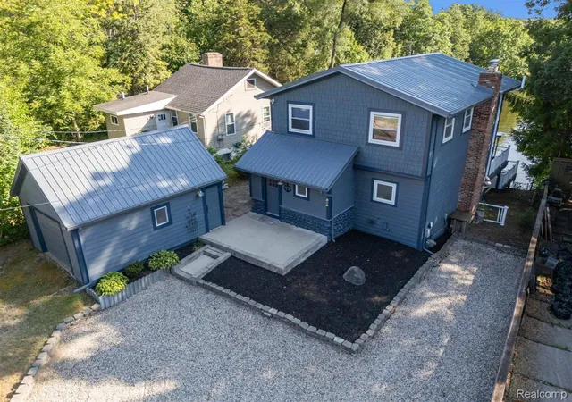 Photo 2 of Single family home for sale at 11356 Riverbank Ln, Pinckney, MI 48169 | MLS# 20261058570 | Listing updated on 2026-08-23