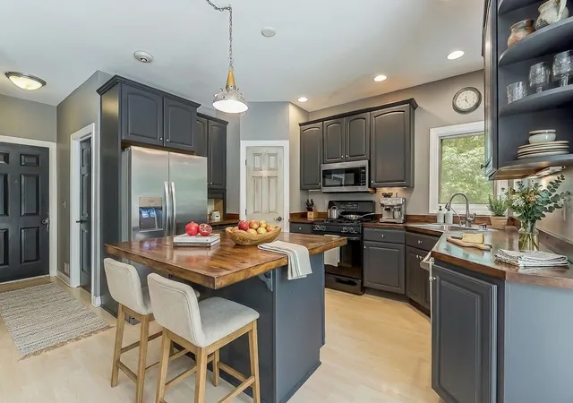 5th image of 8208 Parker Rd, Saline, MI 48176 | MLS# 81026038866