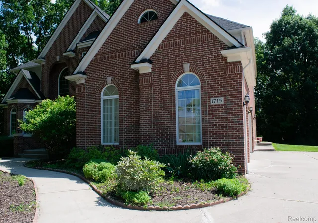 Photo 3 of Mansion for sale at 1715 Hamilton Dr, Bloomfield Hills, MI 48302 | MLS# 20261058593 | Listing updated on 2026-07-29