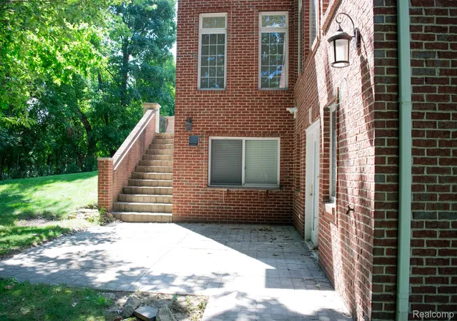 Photo 3 of Single family home for sale at 1715 Hamilton Dr, Bloomfield Hills, MI 48302 | MLS# 20261058593 | Listing updated on 2026-07-29