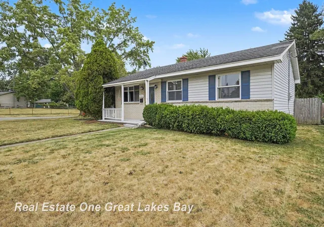 Photo 3 of Single family home for sale at 5111 Winston Dr, Swartz Creek, MI 48473 | MLS# 61050216402 | Listing updated on 2026-09-03