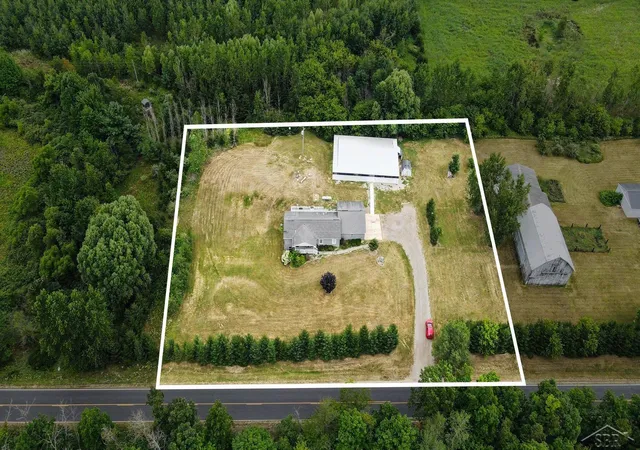 3rd image of 628 W Fenwick Rd, Fenwick, MI 48834 | MLS# 61050216400