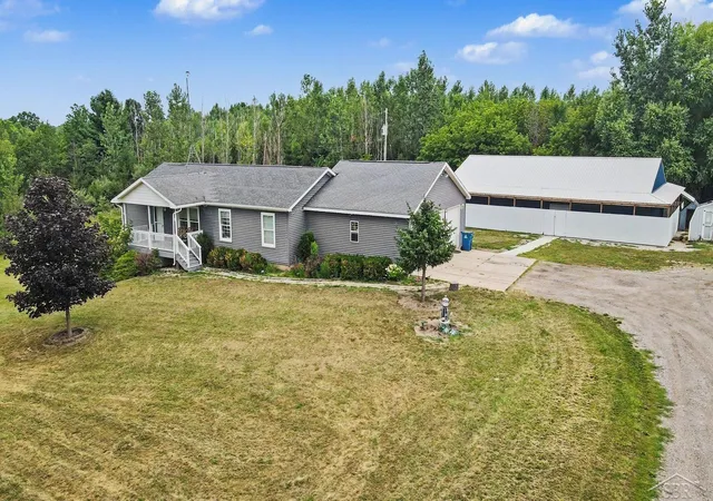 5th image of 628 W Fenwick Rd, Fenwick, MI 48834 | MLS# 61050216400