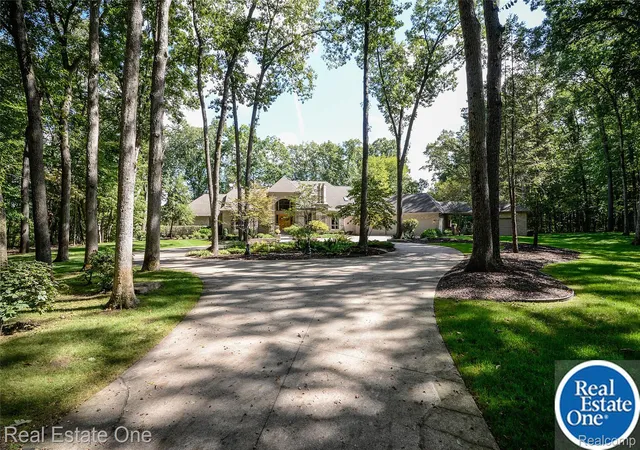 2nd image of 9673 Cross Creek Dr, South Lyon, MI 48178 | MLS# 20261058596