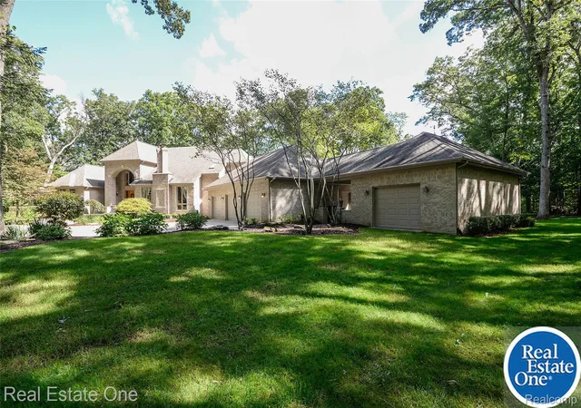 Photo 3 of Mansion for sale at 9673 Cross Crk Dr, South Lyon, MI 48178 | MLS# 20261058596 | Listing updated on 2026-08-31
