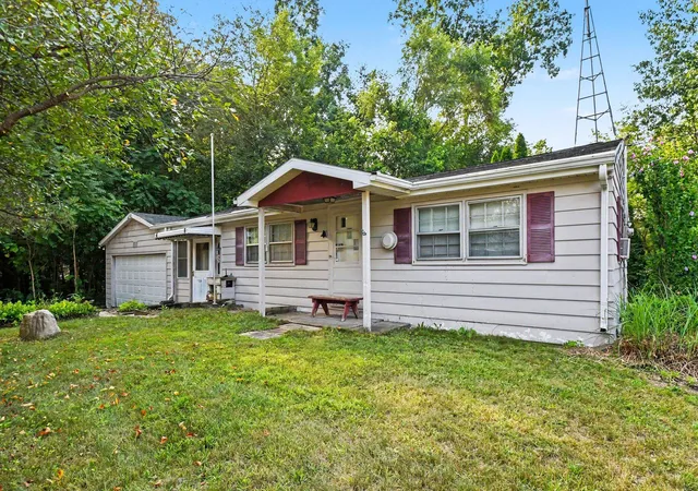 2nd image of 24675 Chestnut St, Dowagiac, MI 49047 | MLS# 66026038869