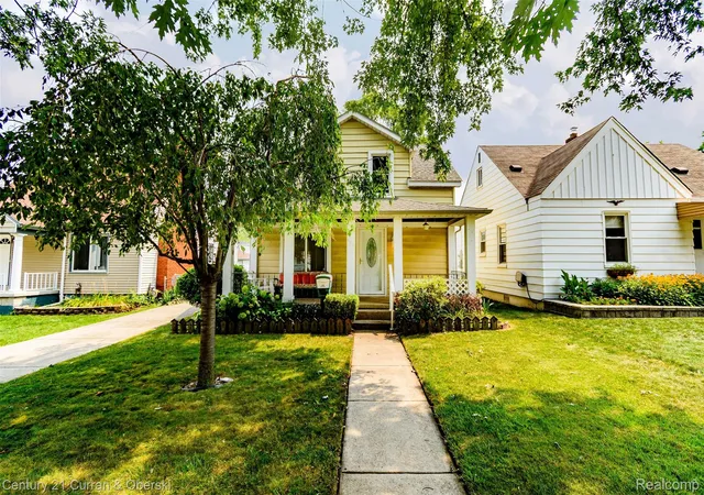 Photo 3 of Single family home for sale at 5411 Kingston St, Dearborn Heights, MI 48125 | MLS# 20261058600 | Listing updated on 2026-08-16