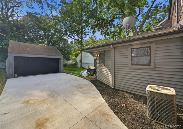 Photo 3 of Single family home for sale at 16712 Glastonbury Rd, Detroit, MI 48219 | MLS# 20261058605 | Listing updated on 2026-08-20