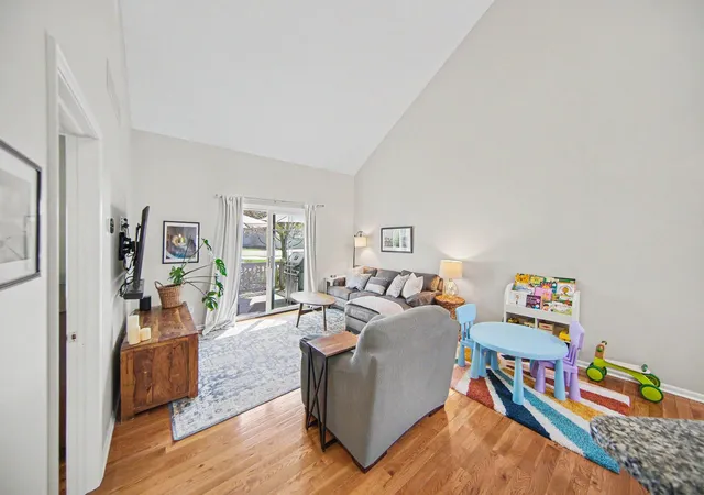 Listing Photo 4 - Condo for sale in building located at 2067 Liberty Hts, Ann Arbor, MI 48103
