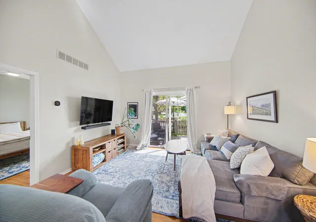 Listing Photo 5 - Condo for sale in building located at 2067 Liberty Hts, Ann Arbor, MI 48103