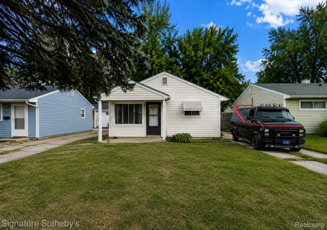 Photo 1 of Single family home for sale at 241 W Yale Ave, Pontiac, MI 48340 | MLS# 20261058617 | Listing updated on 2026-08-09