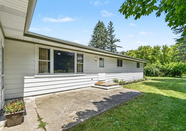 1st image of 14460 Collier Rd, Hemlock, MI 48626 | MLS# 61050216412
