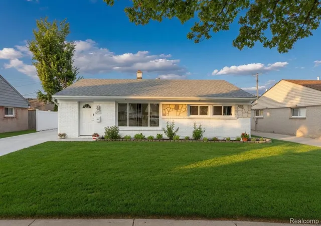 Photo 3 of Single family home for sale at 25452 Miracle Dr, Madison Heights, MI 48071 | MLS# 20261058624 | Listing updated on 2026-09-11