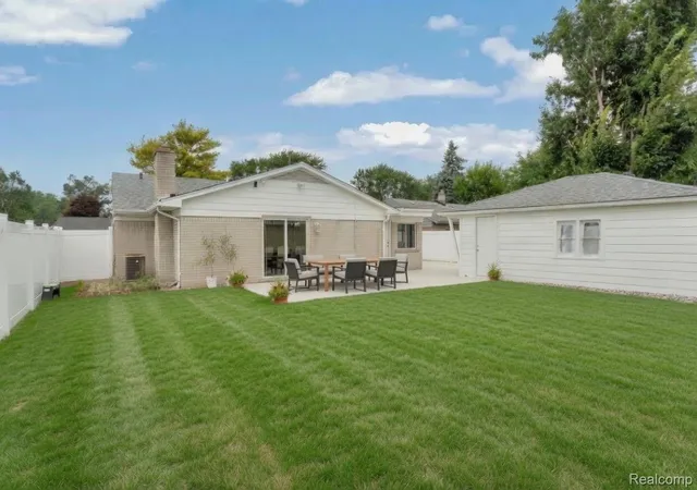 Photo 3 of Single family home for sale at 25452 Miracle Dr, Madison Heights, MI 48071 | MLS# 20261058624 | Listing updated on 2026-10-11
