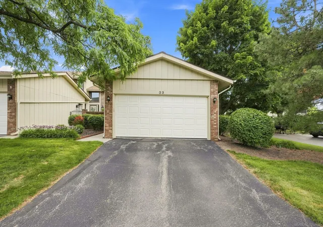 2nd image of 33 Kirks Ct, Rochester Hills, MI 48309 | MLS# 58050216416