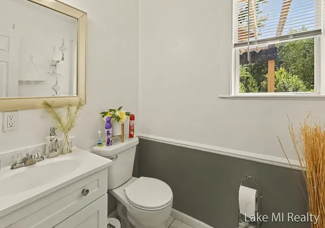 Photo 3 of Single family home for sale at 2119 Desoto Dr, Lansing, MI 48911 | MLS# 65026038896 | Listing updated on 2026-09-04