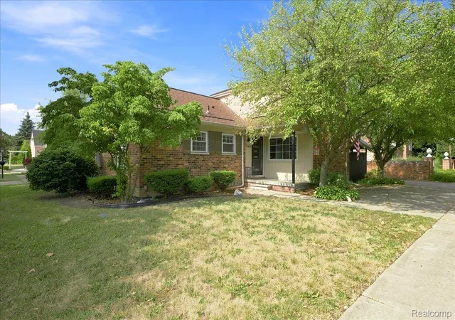 2nd image of 20691 Wedgewood Dr, Grosse Pointe Woods, MI 48236 | MLS# 20261058642