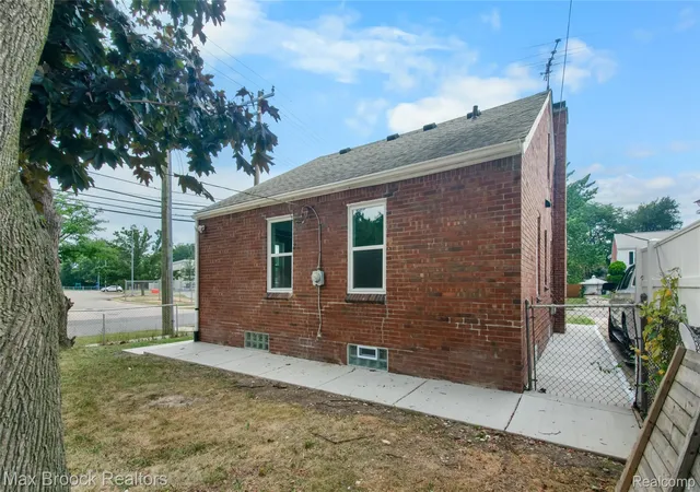 5th image of 18904 Mallina St, Grosse Pointe, MI 48236 | MLS# 20261058660