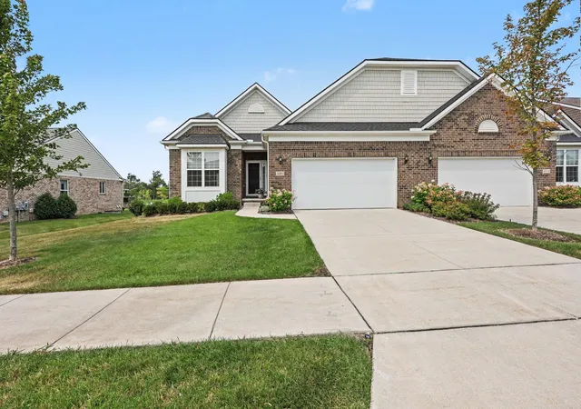 Listing Photo 3 - Condo for sale in building located at 3580 Bella Vis Dr, Ann Arbor, MI 48105
