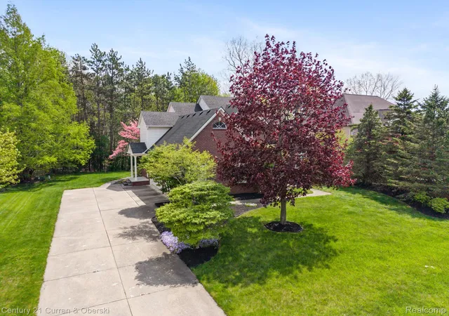 3rd image of 27852 Larson Ln, Farmington Hills, MI 48331 | MLS# 20261058666