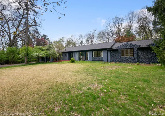2nd image of 27869 Old Colony St, Farmington Hills, MI 48334 | MLS# 20261058671