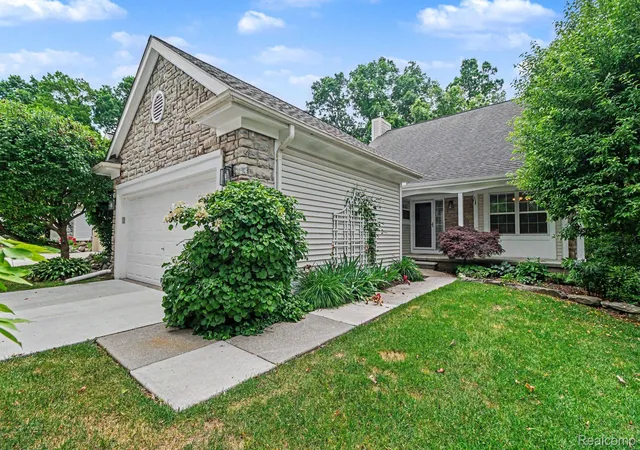 Photo 1 of Condo for sale at 6573 Summit Ridge, Clarkston, MI 48346 | MLS# 20261058683 | Listing updated on 2026-08-01